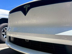 2026 Model X frissítés elülső lökhárító kamera (Kép forrása: The Kilowatts/X)