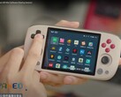 Az Ayaneo Pocket Air Mini a Android címen lesz elérhető, de egyéni indítóprogrammal rendelkezik. (Kép forrása: Ayaneo)
