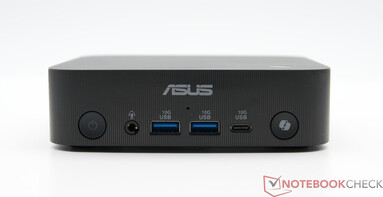 Elöl: USB TypeA 10Gbps, USB TypeC 10Gbps, Copilot gyorsbillentyű gomb