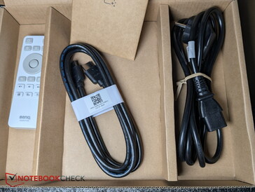 HDMI-kábel és tápkábel
