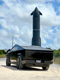 Cybertruck a SpaceX Starship rakéta mellett. (Kép forrása: NikolaBrussels/X)