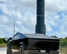 Cybertruck a SpaceX Starship rakéta mellett. (Kép forrása: NikolaBrussels/X)