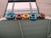 A Google logója egy épület homlokzatán. (Kép forrása: Hardeep Singh via Pexels)