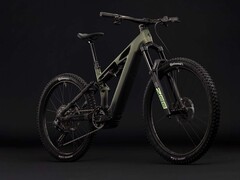 A Cube új e-MTB-t kínál lenyűgöző felszereltséggel