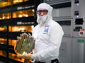 Az Intel közelgő Panther Lake CPU-it a 18A alrészlet hozamai miatt lehet, hogy veszteséggel kell értékesíteni (képen: Intel félvezető wafter; kép forrása: Intel)