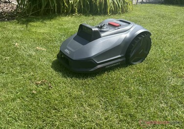 7. feladat: Robotfűnyírók munkában.
