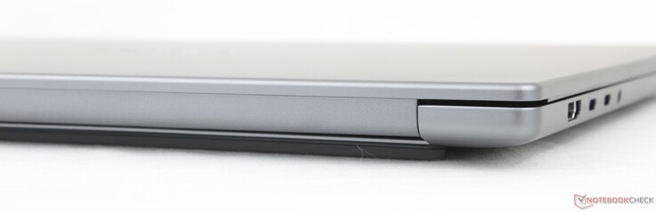 Hátul: Portok: Nincsenek