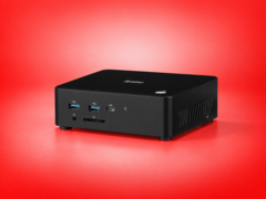 iiyama mini PC előlapi USB-portokkal, egy USB-C-porttal, SD-kártyaolvasóval és oldalsó szellőzőnyílásokkal.