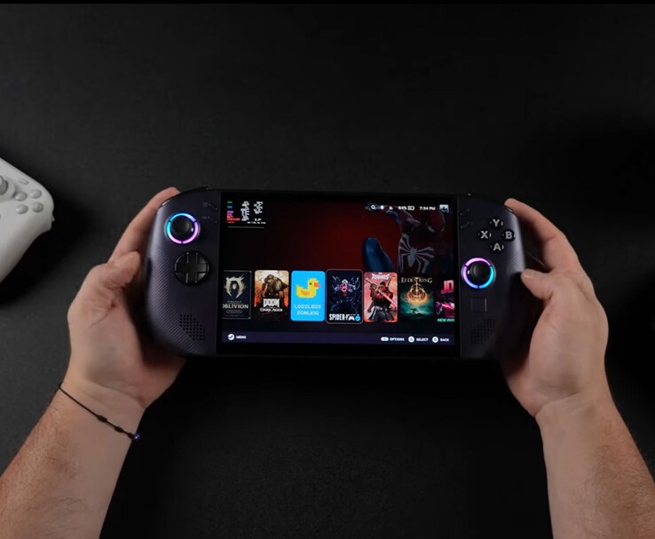 Lenovo Legion Go S kéziszámítógép SteamOS felülettel, amely több játékot mutat (Kép forrása: ETA PRIME via YouTube)