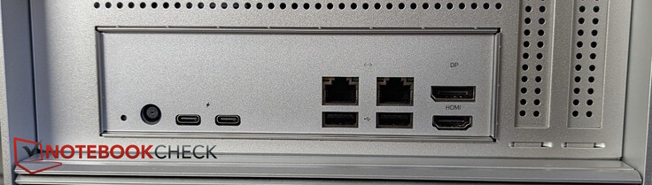 Hátul: AC, 2x Thunderbolt 4, 2x 2.5GbE-LAN, 2x USB-A 3.0, DP 1.4, HDMI 2.0