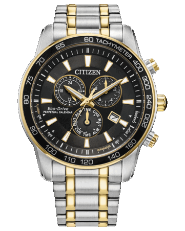 Citizen Classic Eco-Drive kronográf fekete számlappal, kétszínű 44 mm-es rozsdamentes acél tokban és karkötőben, tachyméter kerettel, három kis számlappal és dátumablakkal.