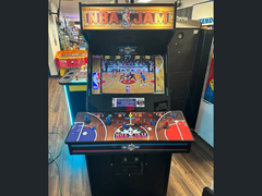 Egy Midway NBA Jam arcade szekrény a képen (kép forrása: r/nostalgia)