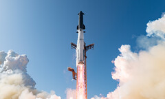 Az űrhajó felszáll. A rakéta várhatóan idővel felváltja a Falcon 9-et a SpaceX legfontosabb hordozóeszközeként.