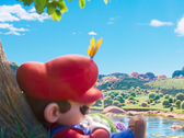 A kozmikus kaland előtti csendes pillanatban Mario egy technicolor fa alatt szundikál - a The Super Mario Galaxy Movie-ban a csillagközi vihar előtti nyugalomban.