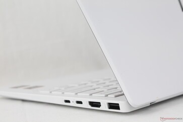 A kerámiafelület különösen jól elrejti az ujjlenyomatokat és a foltokat