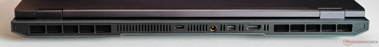 Hátul: (10 Gbit/s, DisplayPort ALT mód 1.4 dGPU-n keresztül, 140W Power Delivery), tápcsatlakozó, Mini-DisplayPort 2.1, HDMI 2.1