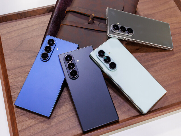 A Galaxy Z Fold7 négyféle színben kapható: Blue Shadow, Jet Black, Mint és Silver Shadow. (Kép forrása: Notebookcheck)