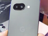 A Pixel 9a több színben is elérhető lesz, mint az itt látható fekete változat. (Kép forrása: Alexis Garza via Shane Craig)