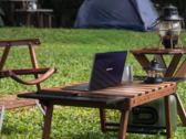 Lenovo bemutatja napelemes laptop MWC 2025 (kép forrása: Lenovo)
