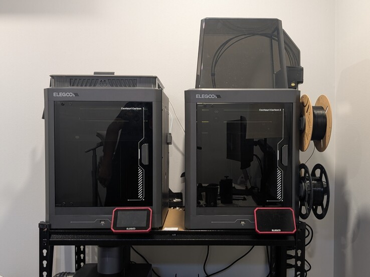 Elegoo Centauri Carbon (balra) és Centauri Carbon 2 Combo (jobbra).