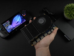 Az eGPU tápegysége majdnem akkora, mint maga az egység. (Kép forrása: ETA Prime)