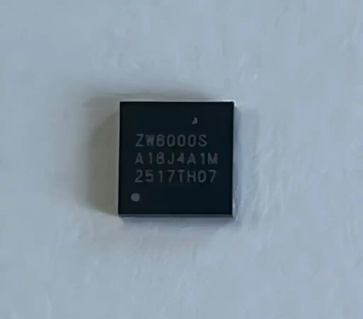 A China Mobile által kifejlesztett Beidou Communication Fusion Chip ZW8000s fénykép. (Kép forrása: ITHome)