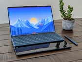 Lenovo Yoga Book 9 14IAH10 átalakítható felülvizsgálat: Dupla képernyő dupla súly nélkül