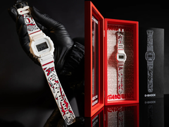 A képen a Casio G-Shock DW5600WW-HASER kézben (balra) és a különleges csomagolású tokban (jobbra). (Kép forrása: Casio NZ)