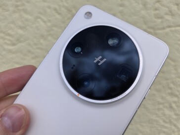 Oppo Find X8 Ultra felülvizsgálat. (Kép forrása: Marcus Herbrich/Notebookcheck)