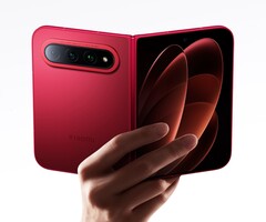 A Xiaomi 18 Fold kétféle arany, piros és fekete színben kapható.