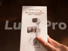Az Insta360 Luna Pro kiskereskedelmi csomagolása.