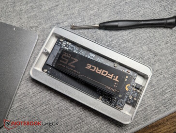 SSD behelyezése