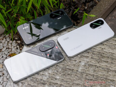 A Xiaomi Poco F7 a három megjelenési színben. (Kép forrása: Notebookcheck)