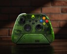 Az 8BitDo Ultimate Charging Dock Xbox-vezérlőkhöz ugyanolyan áttetsző zöld színű, mint az eredeti Xbox/