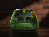 Az 8BitDo Ultimate Charging Dock Xbox-vezérlőkhöz ugyanolyan áttetsző zöld színű, mint az eredeti Xbox/