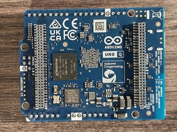 A hátoldalon két további tűs fejléc is található (kép forrása: Notebookcheck)