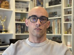 A Brilliant Labs Halo AI szemüveg egy 0,2 hüvelykes apró microOLED kijelzővel rendelkezik (Kép forrása: Brilliant Labs)