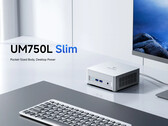 A Minisforum UM750L Slim egyetlen ezüst színben kapható, kontrasztos bekapcsológombbal. (Kép forrása: Minisforum)