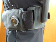 A gomb állítja a feszültséget. (Kép forrása: Notebookcheck)