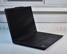 Maximális hatékonyság: A Lenovo ThinkPad T14s Gen 6 megmutatja, miért tökéletes választás a Lunar Lake az üzleti laptopok számára, a képen: Lenovo ThinkPad T14s Gen 6 (Kép forrása: Benjamin Herzig/Notebookcheck.com)