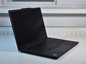 Maximális hatékonyság: A Lenovo ThinkPad T14s Gen 6 megmutatja, miért tökéletes választás a Lunar Lake az üzleti laptopok számára, a képen: Lenovo ThinkPad T14s Gen 6 (Kép forrása: Benjamin Herzig/Notebookcheck.com)