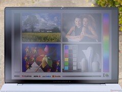 Kültéren, fényes borult időjárás mellett