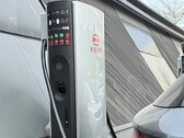 A BYD töltőkről készült kép a közösségi médiában. A vállalat március 17-én mutatja be a Super e-Platformot, emellett pedig megnyitja a Han L és a Tang L előrendeléseit (Kép forrása: CNEVPOST)