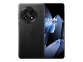 A OnePlus 13 (a képen) enyhén hajlított kijelzővel rendelkezik. (Kép forrása: OnePlus)
