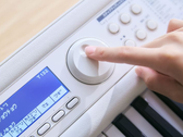 A Casio LK-550WE billentyűzet