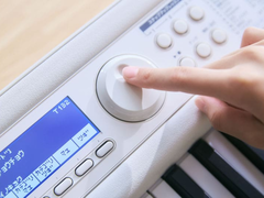 A Casio LK-550WE billentyűzet