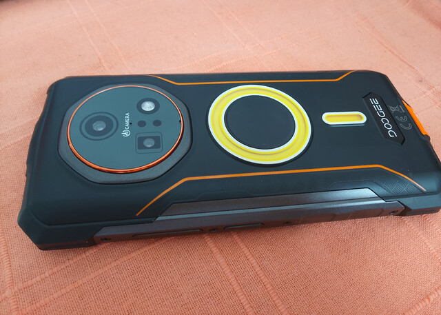 A hátsó kameracsoport. (Kép forrása: Sergey Tarasov - Notebookcheck)