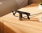 A Meta Glasses töltőállvány kiválóan használható asztali vagy éjjeliszekrényes töltőként.