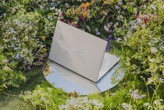 Az Asus ZenBook S14 és Zenbook S16 nem minden régióban lesz elérhető. (Kép forrása: Asus)