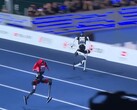 A kínai Tiangong Ultra (jobbra) és az Honor Lightning (balra) megdöntötték Usain Bolt 100 méteres világrekordját.